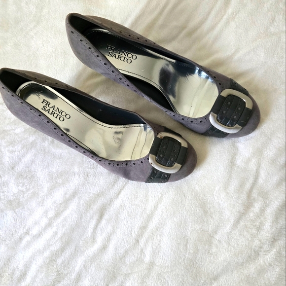 Gray Suede Buckle Pumps size 10 - Picture 4 of 14